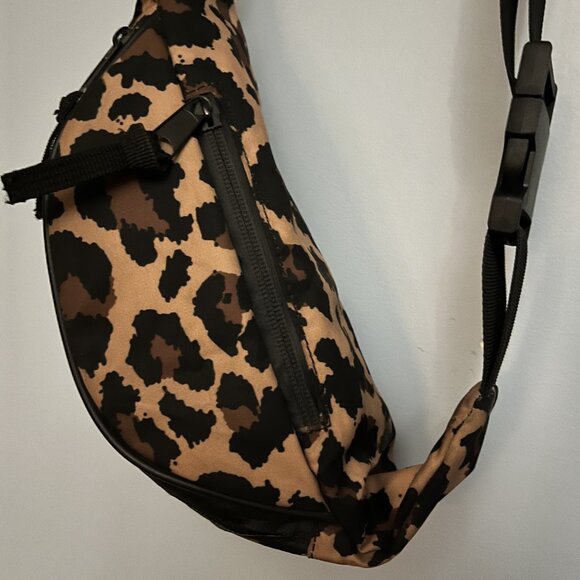 Urban Outfitters Cheetah Fanny Pack - Picture 2 of 7